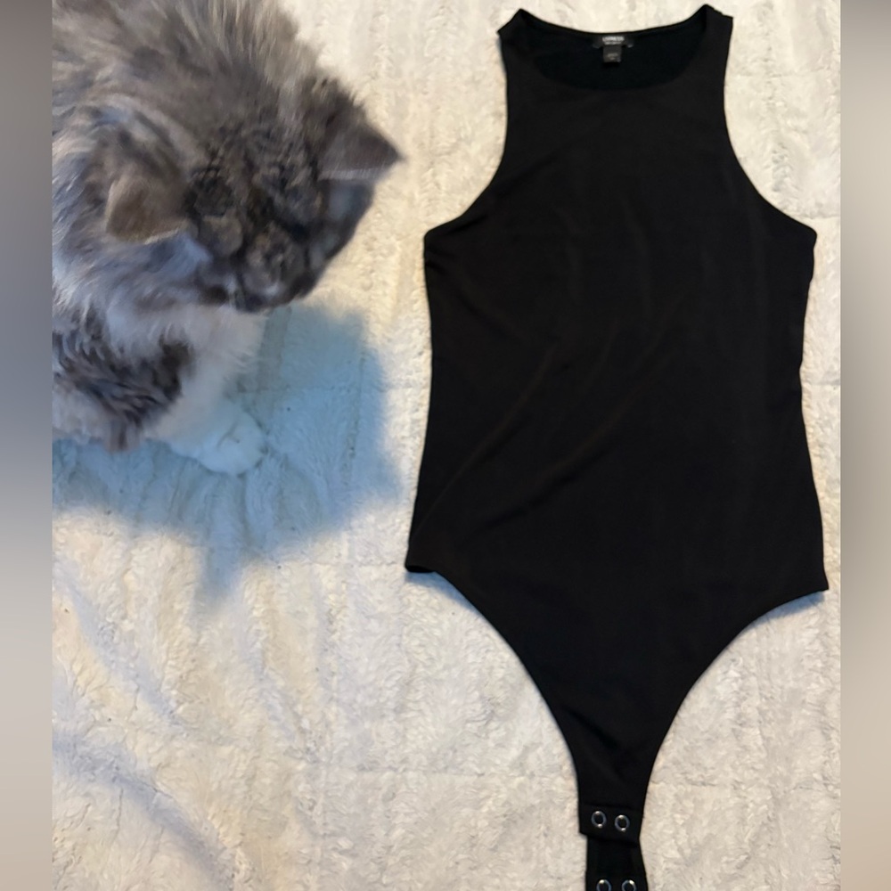 Black Sleeveless Bodysuit ‼️Cat not included‼️